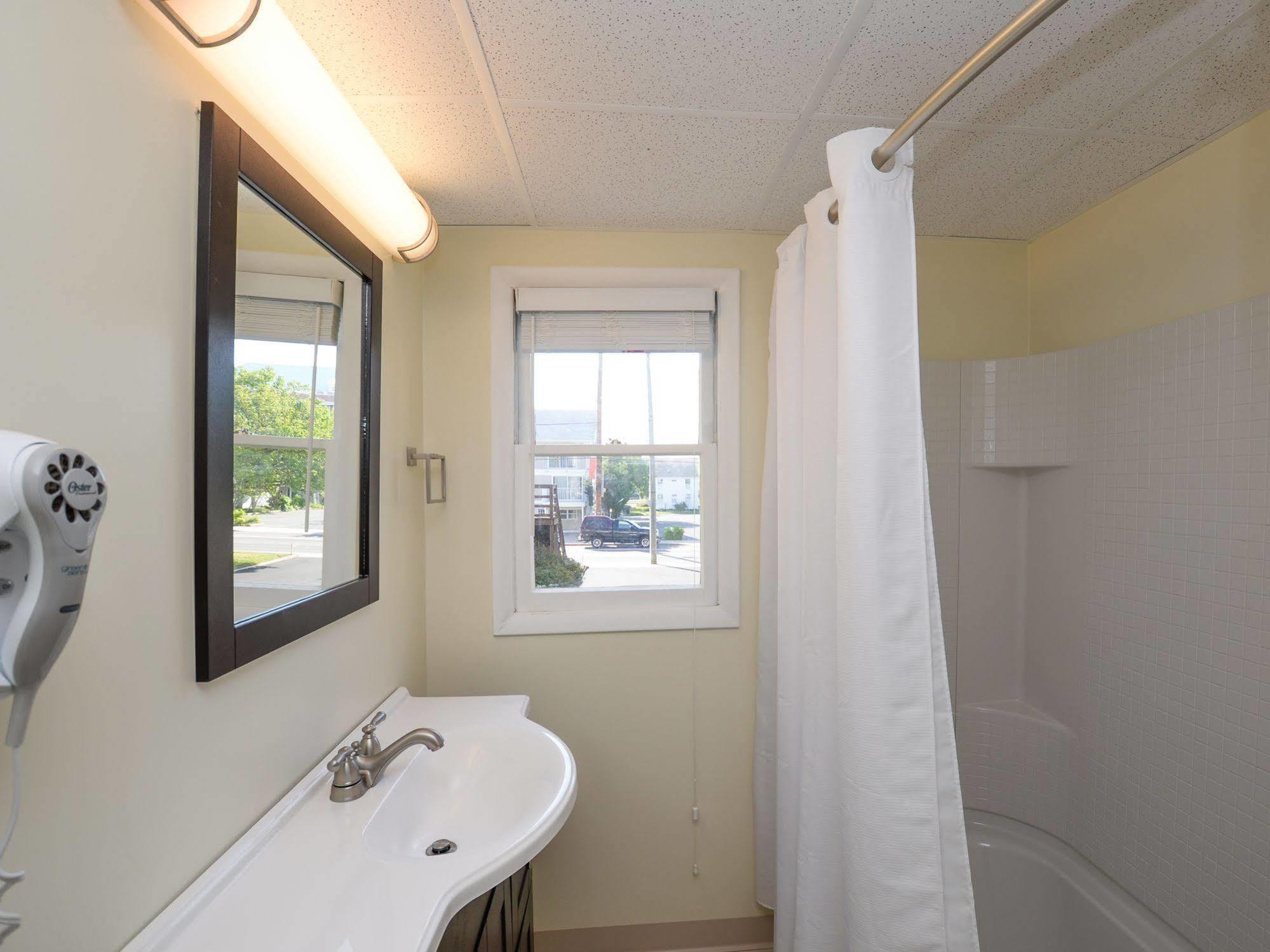 The Wellington Hotel & Suites Oceanblock Ocean City Esterno foto